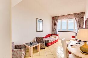Marina Club Hotel
