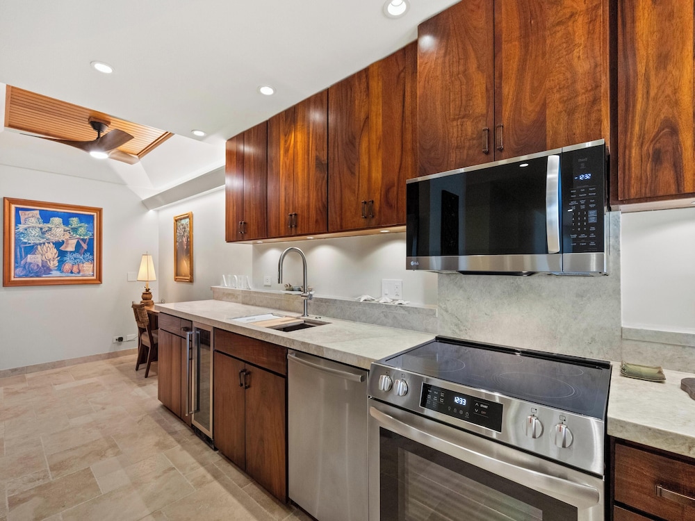 Puunoa  - CoralTree Residence Collection