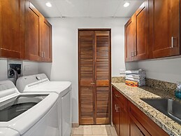 Puunoa  - CoralTree Residence Collection
