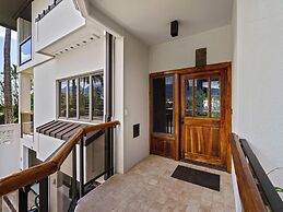 Puunoa  - CoralTree Residence Collection