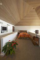 Puunoa  - CoralTree Residence Collection