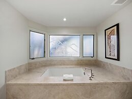 Puunoa  - CoralTree Residence Collection