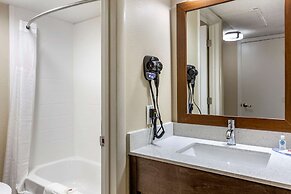 Comfort Inn & Suites Spring Lake - Fayetteville near Fort Bragg