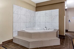 Comfort Inn & Suites Spring Lake - Fayetteville near Fort Bragg