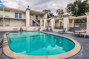 Motel 6 Cleveland, TX