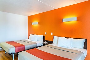 Motel 6 Cleveland, TX