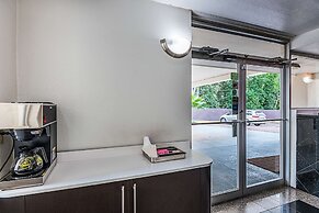 Motel 6 Cleveland, TX