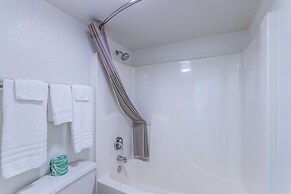 Motel 6 Cleveland, TX