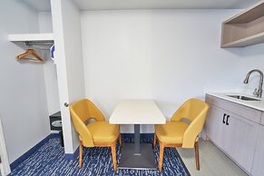 All Seasons Inn and Suites