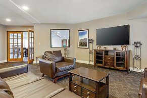 Polynesian Hotel & Suites Wisconsin Dells/Lake Delton