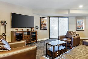Polynesian Hotel & Suites Wisconsin Dells/Lake Delton