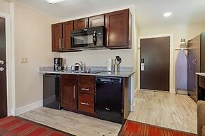 Polynesian Hotel & Suites Wisconsin Dells/Lake Delton