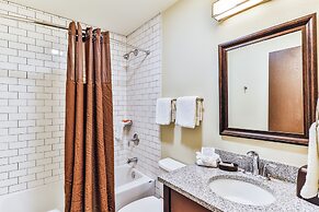 Polynesian Hotel & Suites Wisconsin Dells/Lake Delton