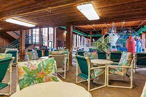 Polynesian Hotel & Suites Wisconsin Dells/Lake Delton