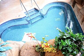 Polynesian Hotel & Suites Wisconsin Dells/Lake Delton