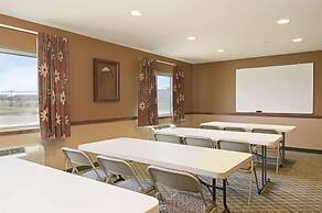 Super 8 by Wyndham Topeka at Forbes Landing