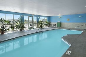 Super 8 by Wyndham Topeka at Forbes Landing