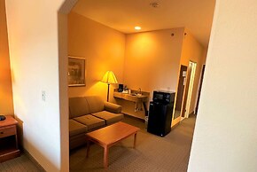 Super 8 by Wyndham Topeka at Forbes Landing
