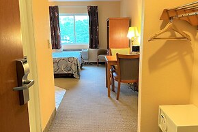 Super 8 by Wyndham Topeka at Forbes Landing