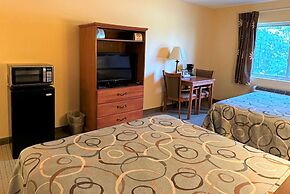 Super 8 by Wyndham Topeka at Forbes Landing