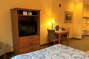 Super 8 by Wyndham Topeka at Forbes Landing