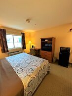 Super 8 by Wyndham Topeka at Forbes Landing