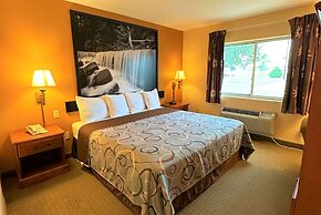 Super 8 by Wyndham Topeka at Forbes Landing