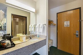 Quality Inn & Suites Belmont Route 151