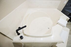 Sapphire Inn & Suites