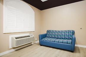 Sapphire Inn & Suites