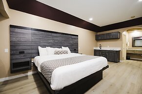 Sapphire Inn & Suites