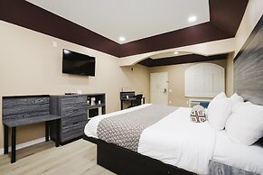 Sapphire Inn & Suites