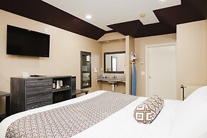 Sapphire Inn & Suites