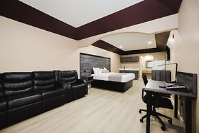 Sapphire Inn & Suites