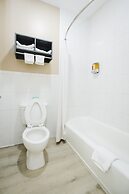 Sapphire Inn & Suites