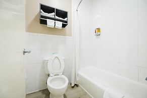 Sapphire Inn & Suites