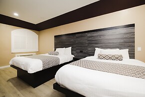 Sapphire Inn & Suites