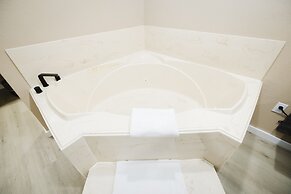 Sapphire Inn & Suites