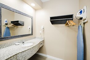 Sapphire Inn & Suites