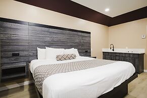 Sapphire Inn & Suites