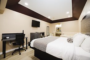 Sapphire Inn & Suites