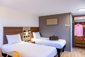 greet Hotel Chatellerault
