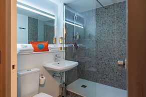 greet Hotel Chatellerault