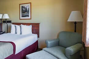 Pinedale Hotel & Suites