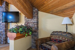 Pinedale Hotel & Suites