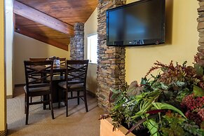 Pinedale Hotel & Suites