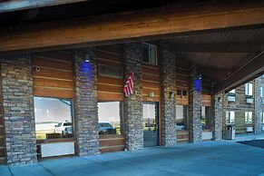 Pinedale Hotel & Suites