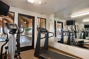 Pinedale Hotel & Suites