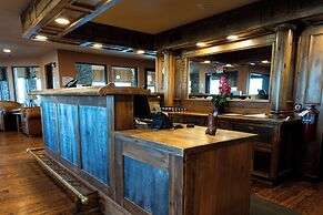 Pinedale Hotel & Suites