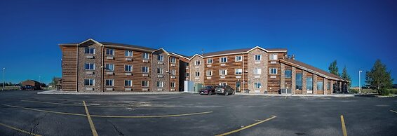 Pinedale Hotel & Suites